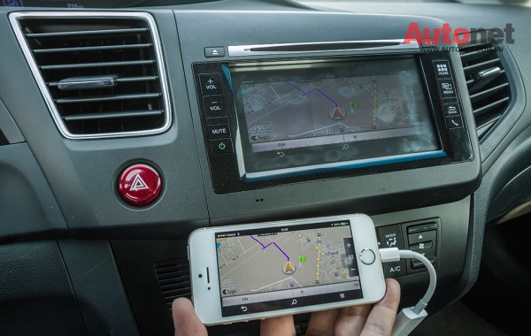 Màn hình cảm ứng tích hợp cho phép kết nối bản đồ dẫn đường Sygic thông qua iphone 5 trở lên