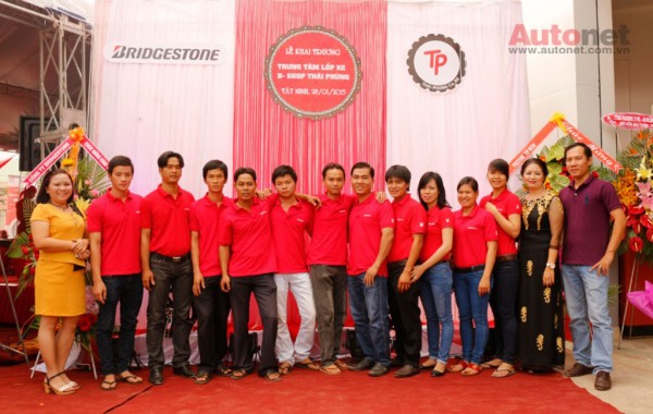 Đội ngũ nhân viên B-Shop Thái Phùng được đào tạo từ Bridgestone Việt Nam.