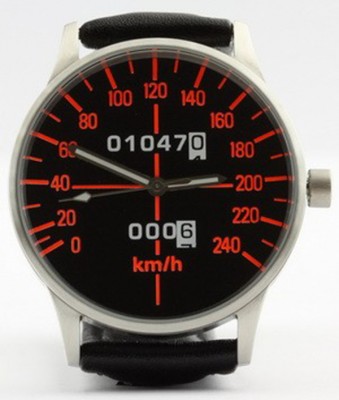 Mặt đồng hồ tương tự như chiếc CBX1000