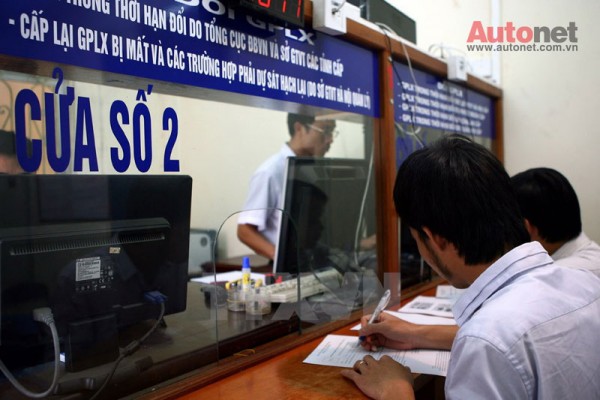 Tổng cục Đường bộ Việt Nam mới chỉ thực hiện thí điểm dịch vụ đổi giấy phép lái xe qua mạng đối với những hồ sơ có dữ liệu