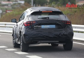 infiniti-qx30-spied-for-the-first-time-will-enter-production-in-2015-photo-gallery_1