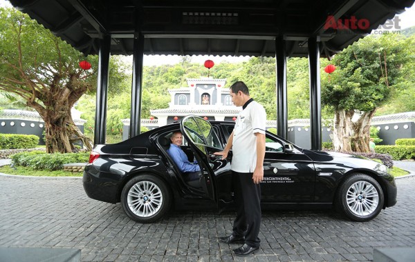 BMW Series 5 khẳng định vị thế “ngôi vương” qua những trang bị đặc biệt dành cho Khu nghỉ dưỡng InterContinental Sun Peninsula Resort Đà Nẵng.