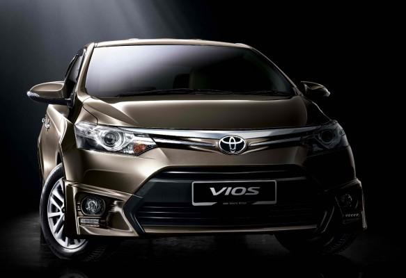 Vios 2014 tiếp tục giữ vị trí dẫn đầu về doanh số bán với 966 xe được bán ra