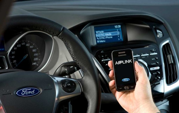 Applink và SYNC sẽ giúp chiếc xe Ford thân thiện và giao tiếp với hành khách dễ hơn. Đồng thời  hai ứng dụng này cũng cung cấp hệ thống giải trí và thông tin thiết thực tới tất cả mọi người 