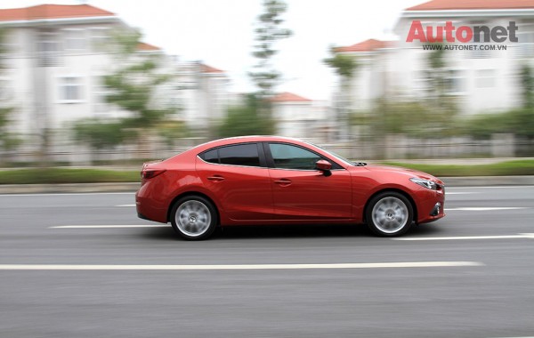 Mazda3 2015 cung cấp cảm giác lái chính xác, hộp số chuyển cấp mượt mà, thân xe luôn duy trì được sự ổn định