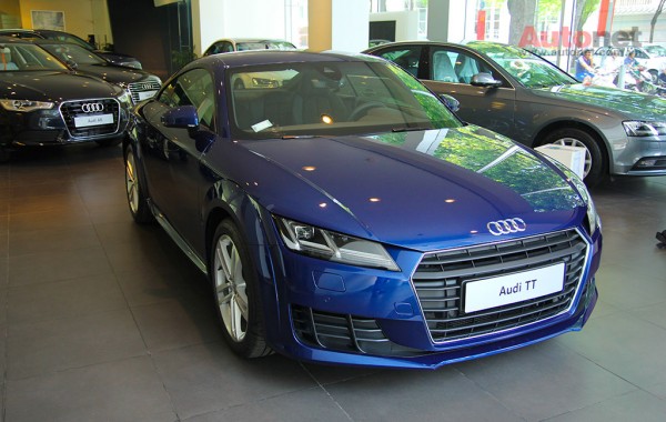 Màu xanh mang lại sự thanh lịch và sang trọng cho chiếc Audi TT Coupe thế hệ mới