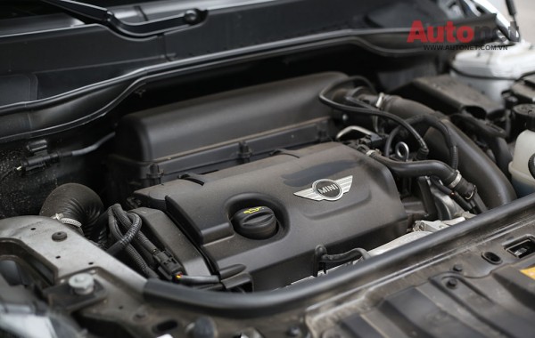 Với phiên bản nâng cấp, động cơ của MINI Cooper S Countryman vẫn chưa được sở hữu động cơ mới Twin Power Turbo