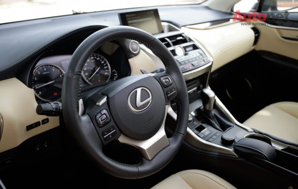 Lexus NX 200t được trang bị an toàn chủ động, bao gồm: Hệ thống kiểm soát hành trình (Cruise Control), Hệ thống chống bó cứng phanh (Antilock Braking), Hệ thống phân bổ phanh điện tử (EBD), Hệ thống kiểm soát khả năng bám đường (Traction Control), Hệ thống hỗ trợ lực phanh khẩn cấp (Brake Assist), Hệ thống kiểm soát ổn định thân xe (VSC) và Đèn sương mù LED.