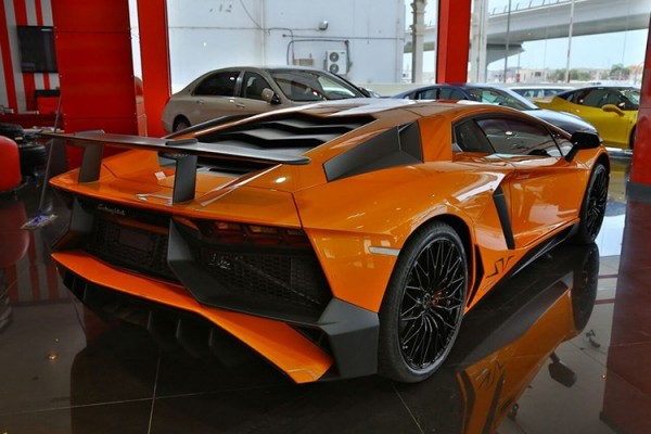 Giá bán của xe tại Dubai lên đến 650.000 USD.