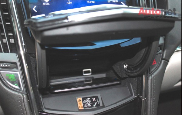 Hệ thống sạc điện thoại không dây trên Cadillac ATS 2015