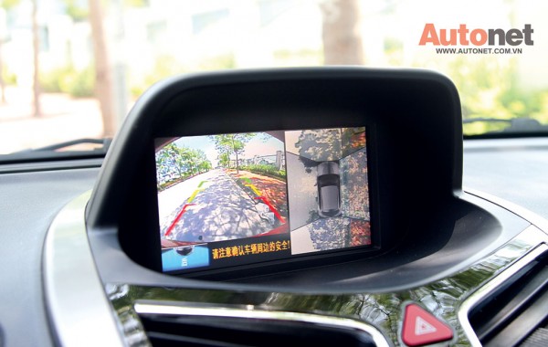 Haima S5 1.5T được trang bị Camera 360 độ giúp người lái quan sát mọi thứ xung quanh xe một cách dễ dàng