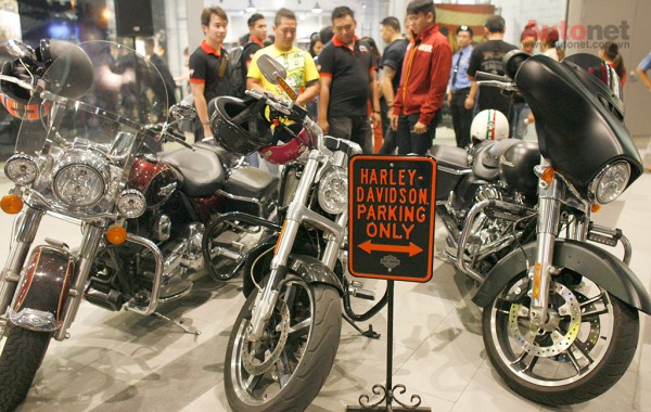 Bên cạnh việc trưng bày các mặt hàng thời trang, khách hàng cũng có thể xem xe Harley tại đây
