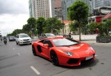 Siêu bò Lamborghini Aventador lăn bánh trên phố Sài Thành