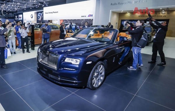 2015-Rolls-Royce-Dawn-Dubai