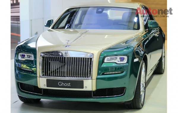 2015-Rolls-Royce-Ghost-Gold
