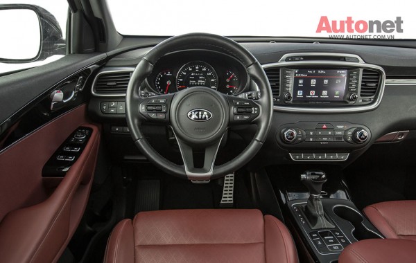 2016-Kia-Sorento-SXL-AWD-cockpit
