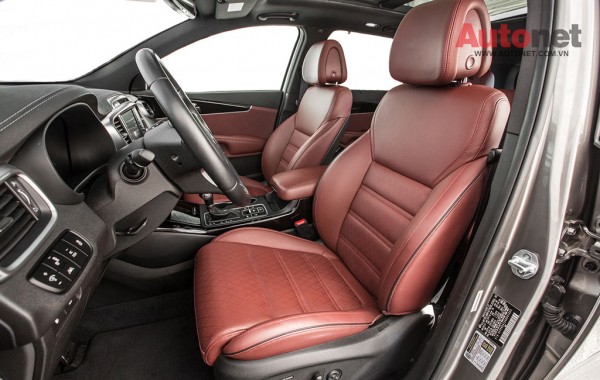 2016-Kia-Sorento-SXL-AWD-front-interior-seats