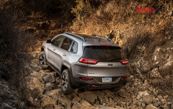 2014-Jeep-Cherokee-TrailHaw