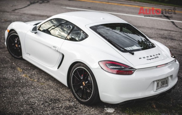 2015-Porsche-Cayman-GTS-104-876x535