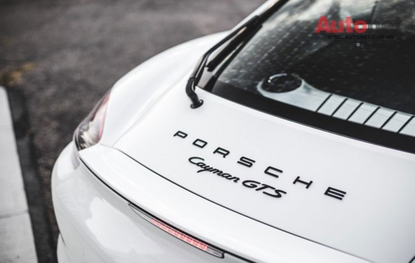 2015-Porsche-Cayman-GTS-121-876x535