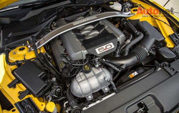 2016-Ford-Mustang-GT-engine