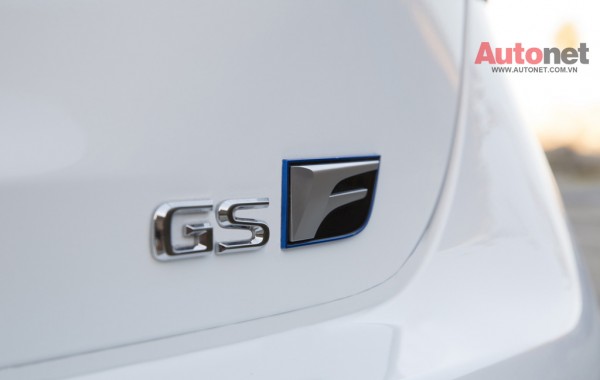 2016-Lexus-GS-F-badge1