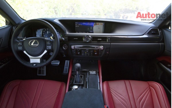 2016-Lexus-GS-F-interior1