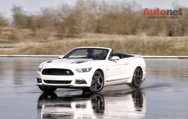 Mustang lần đầu tiên vươn lên vị trí số 1 tại thị trường xe thể thao Đức
