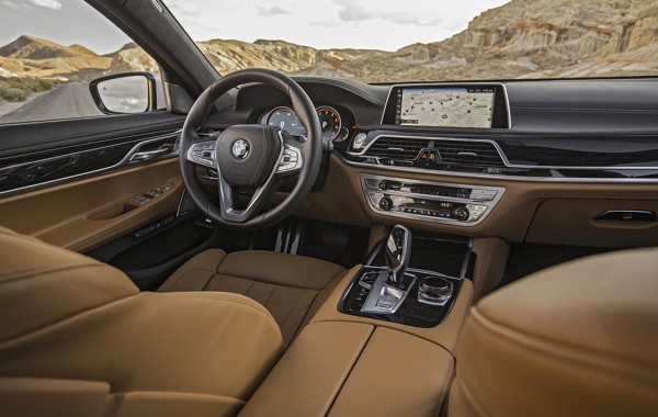 2016-BMW-750i-xDrive-interior
