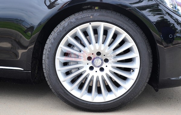 19-inch alloy wheel
