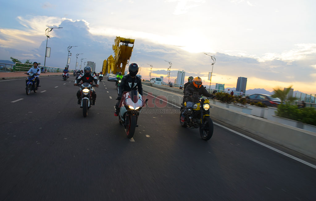 Về tới Đà Nẵng cũng là lúc hoàng hôn buông xuống. Ngày Ducati Việt Nam sẽ tổ chức sự kiện test drive xe dành cho khách hàng tại đây