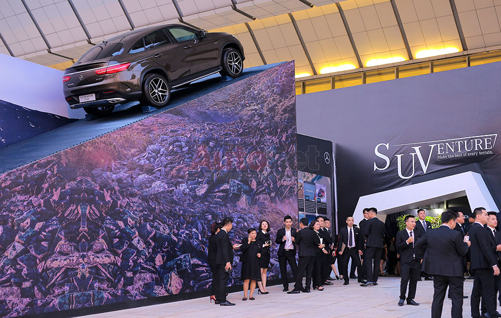 Với hơn 15.000 lượt tham quan và gần 350 đơn hàng được ký, “SUVenture” đã một lần nữa khẳng định được thương hiệu triển lãm Fascination và hướng đi đúng đắn của Mercedes-Benz khi tập trung vào dòng xe thể thao đa dụng (SUV).