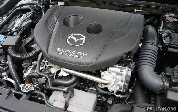 Mazda3 tại Nhật Bản (hay còn gọi là Axela) có thêm tùy chọn động cơ SkyActiv Hybrid 2.0L dựa trên công nghệ của Toyota. Phiên bản toàn cầu của mẫu xe này được trông đợi sẽ có tùy chọn động cơ xăng 2.5L giống Mazda6.