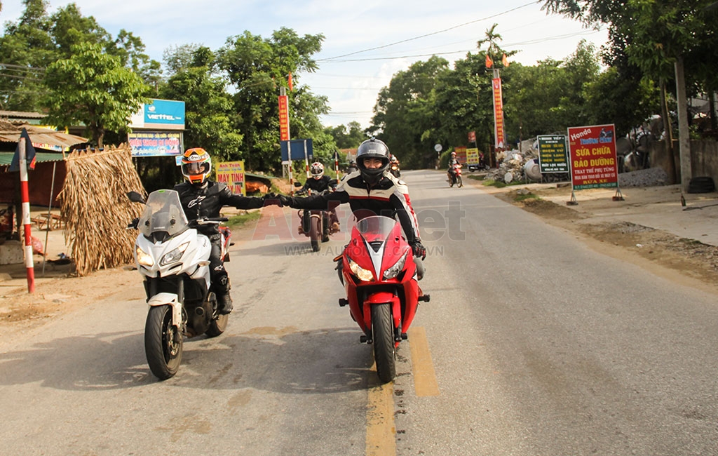 Các anh em biker ở Hà Tĩnh đón đoàn