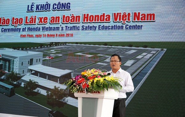 Ông Khuất Việt Hùng – Phó Chủ tịch chuyên trách Ủy ban An toàn Giao thông Quốc gia đánh giá cao những đóng góp của Honda Việt Nam trong việc xây dựng và hỗ trợ công tác đào tạo lái xe an toàn, góp phần xây dựng một xã hội giảm thiểu tai nạn giao thông