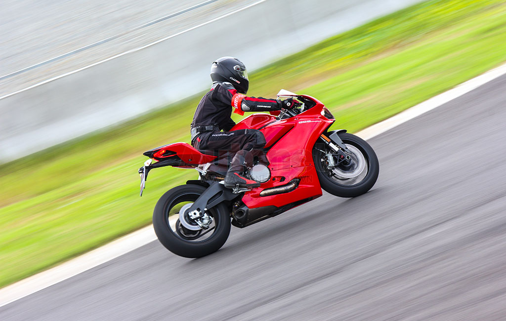 Trải nghiệm tốc độ cùng Ducati 959 Panigale trên đường đua mang lại sự phấn khích hơn bao giờ hết