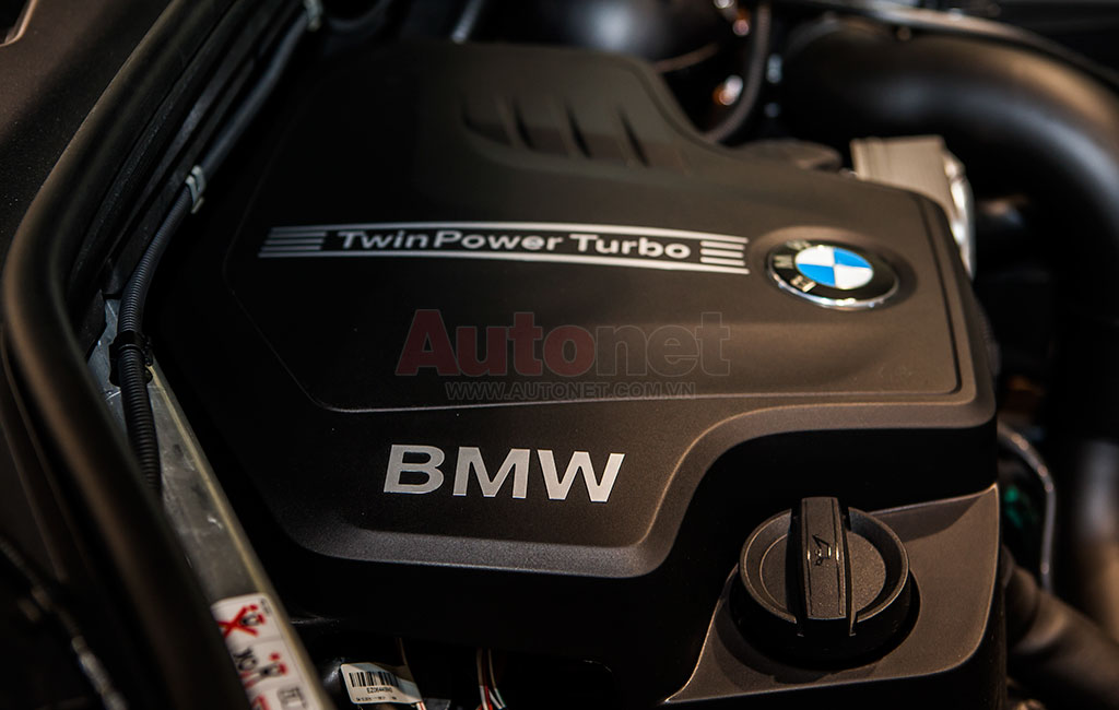 Động cơ 04 xy-lanh công nghệ Twin Power Turbo, với khả năng vận hành tuyệt đỉnh tại vòng tua máy cao nổi tiếng của các dòng xe BMW, cộng với hệ truyền động tuyệt vời, mang lại hiệu quả ấn tượng và cảm giác “Tăng phấn khích, ít tốn hao”. 