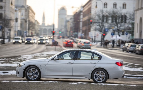 2016-BMW-330e-iperformance-
