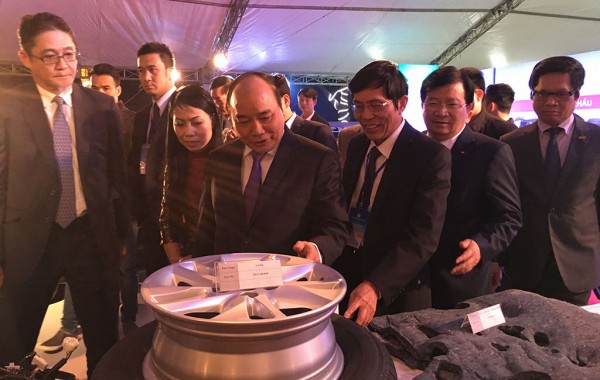 Gian hàng của Toyota Việt Nam vinh dự được đón tiếp thủ tướng Nguyễn Xuân Phúc ghé thăm