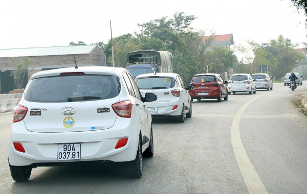 Mặc dù đoàn xe rất dài nhưng các thành viên luôn thể hiện trách nhiệm tuân thủ luật giao thông
