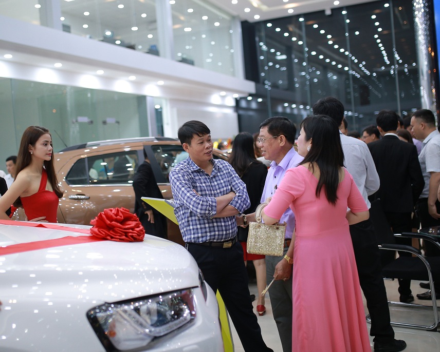 Không gian trưng bày rộng 500m2 cho phép khách hàng có thể chiêm ngưỡng tất cả các dòng xe của Chevrolet tại thị trường Việt Nam 