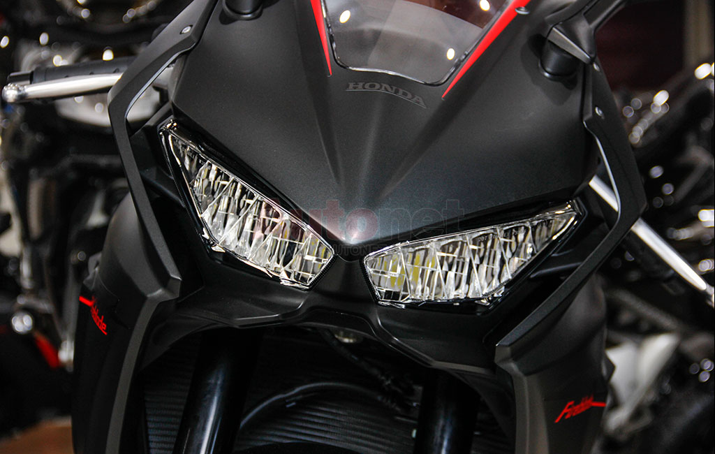 Đèn pha đôi LED gây ấn tượng mạnh ở phiên bản 2017 của Honda CBR1000RR