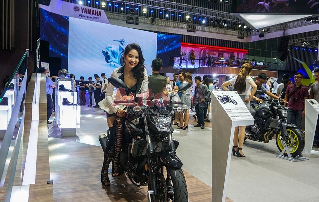 Yamaha MT 03 có trọng lượng thân xe ở mức 168 kg, chiều cao yên phù hợp với người Việt Nam nói chung chỉ 780 mm. 