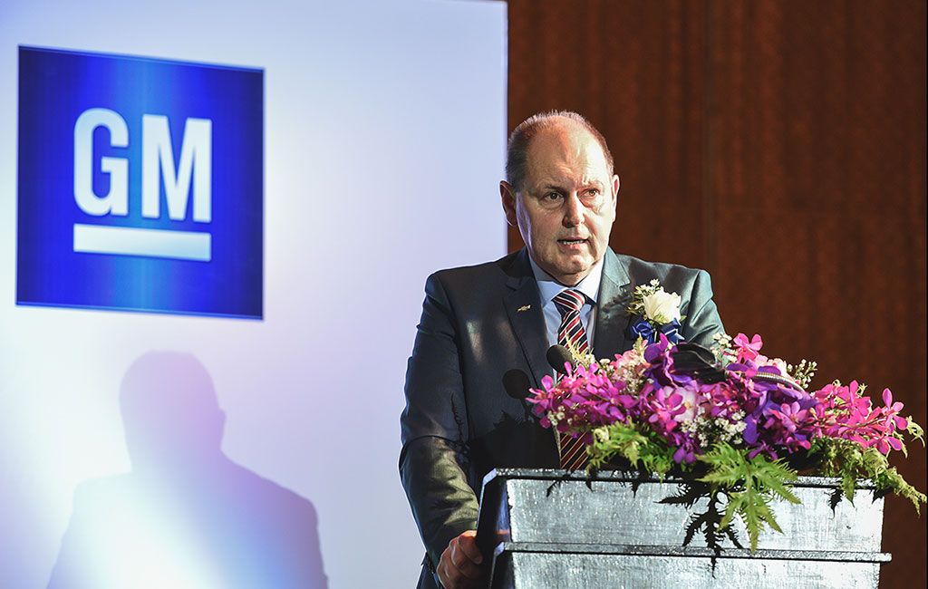 Chủ tịch GM Đông Nam Á, ông Nicholls nói chuyện với các nhà cung cấp tại Lễ trao Giải thưởng nhà cung cấp xuất sắc của GM tại khu vực Đông nam Á năm 2016 tại Pattaya, Thái Lan.