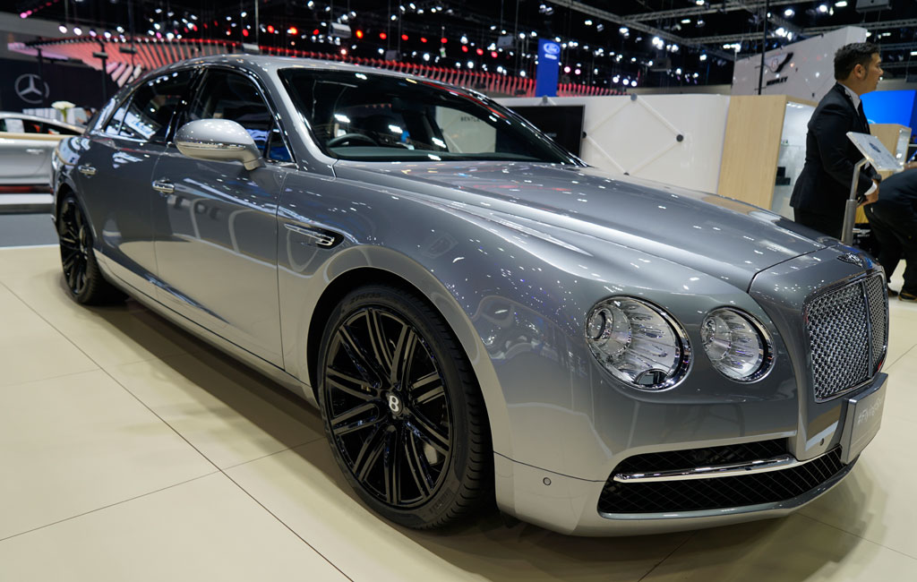 Thương hiệu xe sang Anh Quốc Bentley thì lại chọn giới thiệu dòng Flying Spur bên cạnh chiếc SUV Bentayga