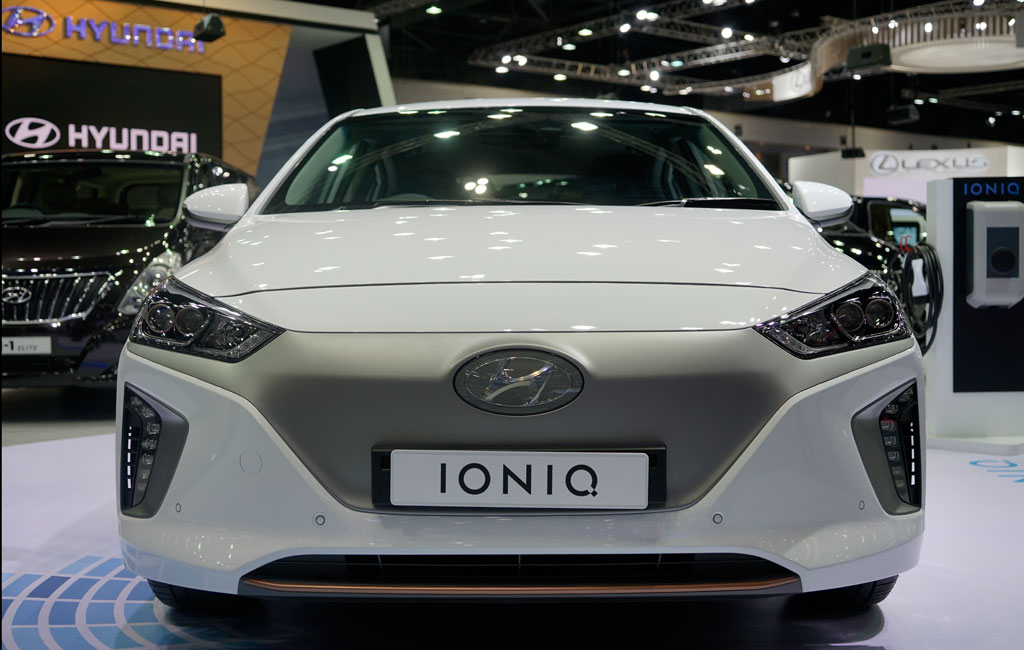 Hyundai Ioniq - mẫu xe chạy 100% bằng năng lượng điện khá nổi tiếng trên toàn cầu của Hyundai cũng có mặt tại triển lãm, hưởng ứng chủ đề Xe của Kỷ nguyên mới