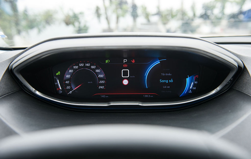 Bảng đồng hồ hiển thị bằng điện tử cho phép tùy biến giao diện theo phong cách lái