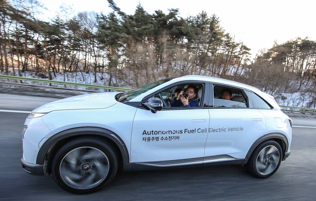 NEXO Autonomous Fuel Cell Electric Vehicle Showcase (3)