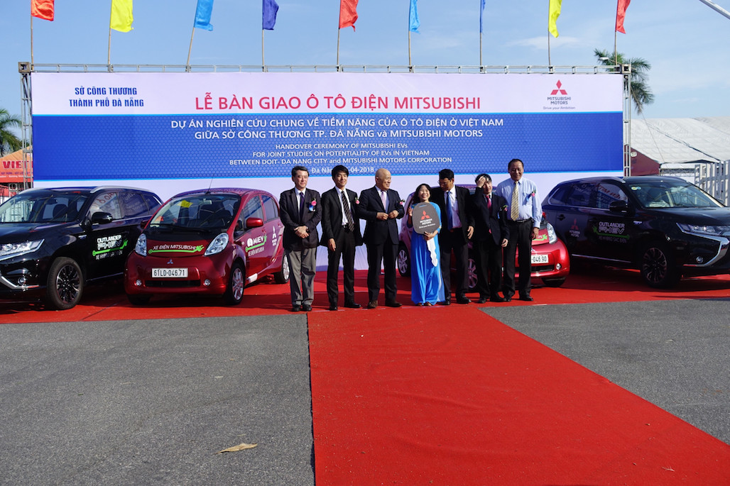 Mitsubishi Motors Corp. handover EVs cars to Danang People Committee