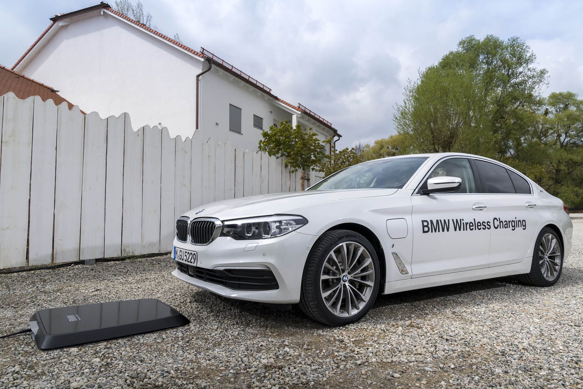 bmw-wireless-inductive-charging-04